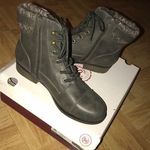 Combat boots